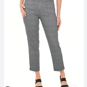 Women's pull on short pants